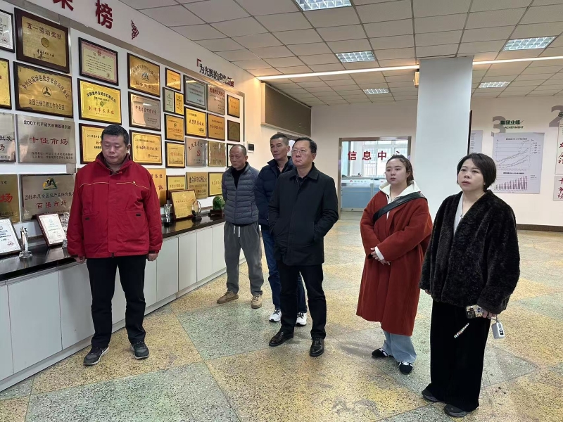 黃山現(xiàn)代物流集團(tuán)有限公司、黃山中合農(nóng)產(chǎn)品市場(chǎng)有限公司到朝陽(yáng)農(nóng)產(chǎn)品大市場(chǎng)參觀(guān)考察
